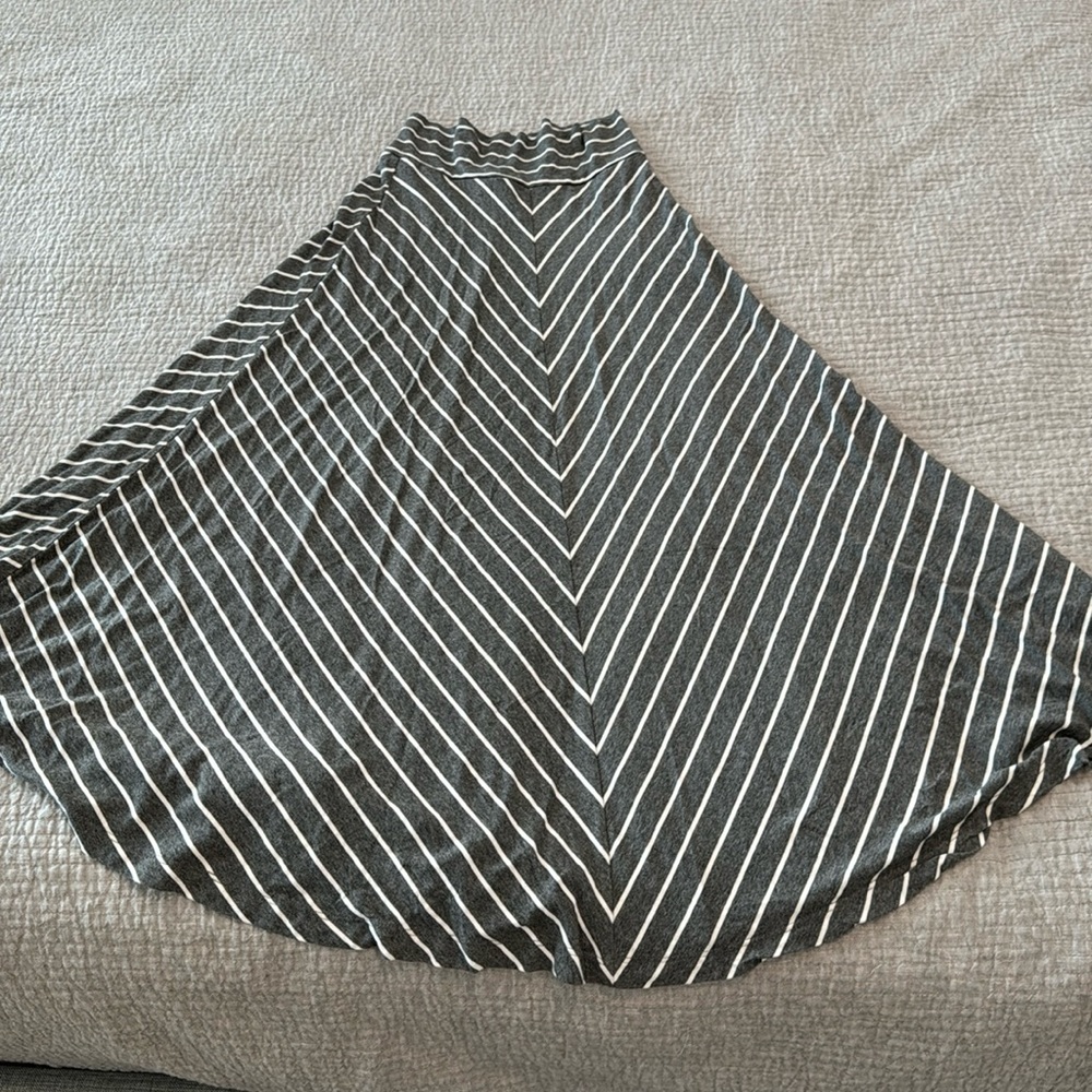 Kenneth Cole grey skirt and top size small